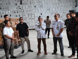 Kuningan Siap Menyambut Pesta Demokrasi, Pj Bupati Cek Gudang Penyimpanan Perlengkapan Pemungutan Suara