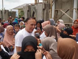 Kunjungi Tanah Leluhurnya, Iwan Bule Diserbu Ratusan Warga Sagarahiang