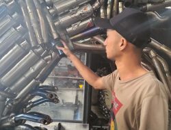 Pengrajin Asal Kuningan Sulap Knalpot Brong Jadi Monumen Udang