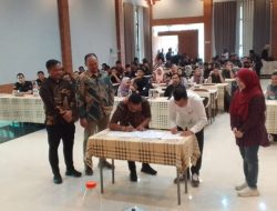 Bawaslu Kuningan Teken Kontrak Dengan BPJS Ketenagakerjaan