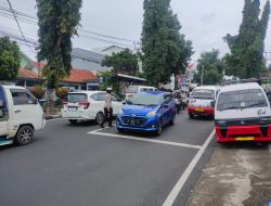 Polwan Cantik Pengurai Kemacetan