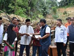 BPBD Kuningan Gulirkan Bantuan Stimulan Untuk Warga Korban Longsor di Desa Giriwaringin