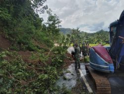 Evakuasi dan Pembersihan Material Longsor di 3 Desa
