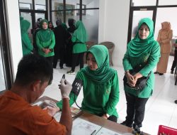 Peringati Hari Kartini, Persit Kuningan Donor Darah