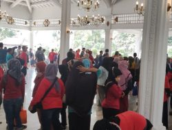 Ratusan PKL Kuningan Datangi Pendopo, Dadan : Kembalikan PKL ke Siliwangi dan Taman Kota