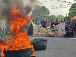 Geram Kasus Vina Tak Kunjung Usai, Puluhan Mahasiswa Cirebon Lakukan Aksi Unjuk Rasa