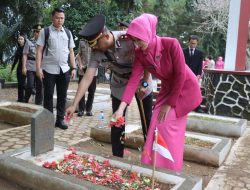 Sambut Hari Bhayangkara ke-78, Polres Kuningan Gelar Upacara Ziarah dan Tabur Bunga di TMP Haurduni