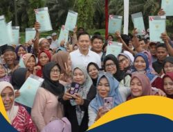 Menteri AHY Serahkan 42 Sertifikat kepada Masyarakat Pekanbaru