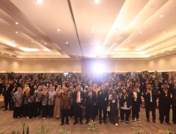 295 Guru Profesional Resmi Dikukuhkan