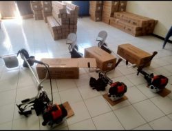 Diskatan Kuningan Salurkan 44 Alat Mesin Pertanian “Paddy Mower” Untuk 44 Kelompok Tani