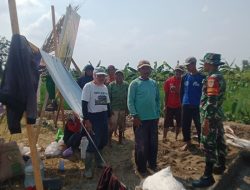 Kompak Bersama Warga, Babinsa Cilaja Gotong Royong Bangun Irigasi