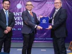 Sekjen Kementrian ATR/BPN Raih Gelar Surveyor Kehormatan