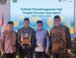 Pegawai Kemenag Kuningan Raih Penghargaan Sebagai Ketua Kloter Terbaik se- Jawa Barat