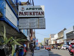 Apotek Legend Di Cirebon, Dari Masa Kejayaan Hingga Terancam Gulung Tikar