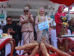 Singkong Raksasa Jadi Kado Istimewa Diskatan di Karnaval Budaya Hari Jadi ke -526 Kuningan