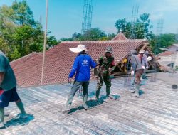 Dukung Kelancaran KBM, Babinsa Cilowa Bantu Warga Pengecoran Bangunan Sekolah