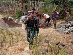 Babinsa Peduli Petani, Bersama Warga Bangun Irigasi