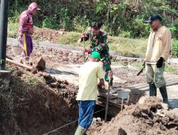 Gotong Royong Bantu Pembuatan TPT, Wujud Nyata Kemanunggalan TNI Bersama Rakyat