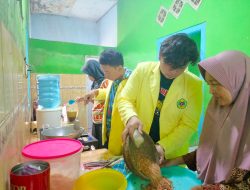 Optimalisasi Pemberdayaan Local Hero Perempuan Berbasis Produk UMKM di Desa Karoya