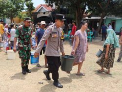 Warga Banjarwangunan Mendapat Bantuan Air Bersih dari Polres Ciko