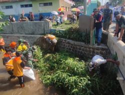 SI PESAT – BEM, Bersama TNI Bersihkan Sungai dan Irigasi Luragung