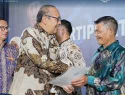 Sekjen ATR/BPN Serahkan 3.256 Sertifikat Tanah Bagi Masyarakat Jawa Barat