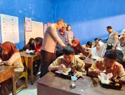 Dukung Program Pemerintah, Kapolres Kuningan Ajak Siswa SLB Makan Siang Gratis