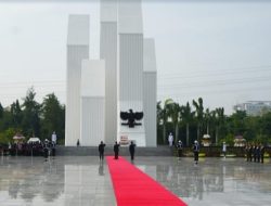 Menteri Nusron dan Wamen Ossy Ikuti Upacara Peringatan Hari Pahlawan