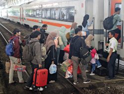 KAI Daop 3 Cirebon Siapkan 122.971 Tiket untuk Masa Angkutan Natal dan Tahun Baru 2024/2025