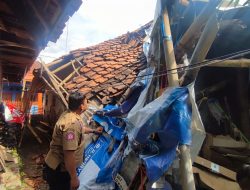Rumah Tidak Layak Huni Ambruk Ditempa Hujan Deras
