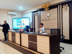 SMA Negeri 1 Beber Merayakan Hari Guru dengan Seminar Proses Kreatif Acep Syahril