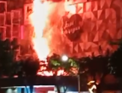 Panel Dinding Grage Mall Cirebon Terbakar, Pengunjung Sempat Panik