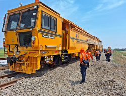 Tingkatkan Keselamatan Perjalanan Kereta Api, Daop 3 Cirebon Ganti Material Prasarana