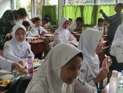 Wajah Senang Siswa SMPN 4 Kuningan Santap Makan Bergizi Gratis