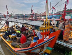 Dukung Program Pemeriksaan Kesehatan Gratis, Polairud Polres Cirebon Kota Gelar Klinik Apung di Pesisir Mundu