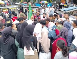 Ratusan Pedagang Kaki Lima Diserbu Warga di Pandapa Kuningan