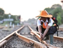 Dua Orang Pencuri Rel Kereta Api di Subang, Ditangkap