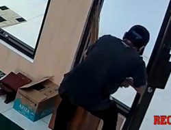 Pencuri Uang Keropak Mushola Al Huda di Kebumen Terekam CCTV