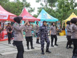 Sinergitas TNI – Polri Polresta Cirebon, Hibur Pemudik Arus Balik di Rest Area 229 Tol Kanci – Pejagan