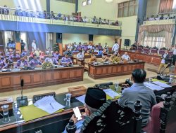 Tuntut THR dan Jaminan Sosial, Ratusan Perangkat Desa Kuningan Audiensi ke DPRD