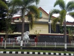Soal Fasilitas DPRD, Eksekutif vs Pimpinan Dewan: Saling Cuci Tangan atau Skenario Bersama?