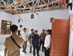 Gercep ! Bupati Dian Tinjau Langsung Kondisi Sekolah RA Al-Ihya Pasca Tertimpa Pohon Aren