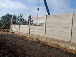 KAI Daop 3 Cirebon Lakukan Pemagaran Sterilisasi Stasiun