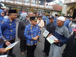 Perkuat Ketahanan Pangan, Pemkab Kuningan Salurkan Puluhan Alsintan dan Bantuan Benih Padi kepada Petani