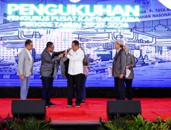 Pudji Prasetijanto Hadi Dikukuhkan sebagai Alumni Kehormatann KAPTI Agraria