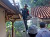 Babinsa Koramil Ciniru dan Baznas Kuningan Bongkar Rumah Warga untuk Program Rutilahu