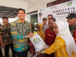 Pemkab Indramayu dan Bulog Salurkan Cadangan Pangan Pemerintah untuk Warga Desa Sudimampir