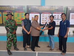 Satgas Pasang Banner Infografis Profil Desa Sindangjawa, Wujudkan Sinergi TNI dan Pemda