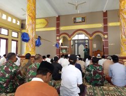 TMMD ke-125 Gelar Shalat Jumat dan Pembinaan Mental di Masjid Nurul Huda Sindangjawa