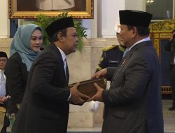 Presiden Prabowo Anugerahi KH Abdullah Abbas Bintang Mahaputra Utama